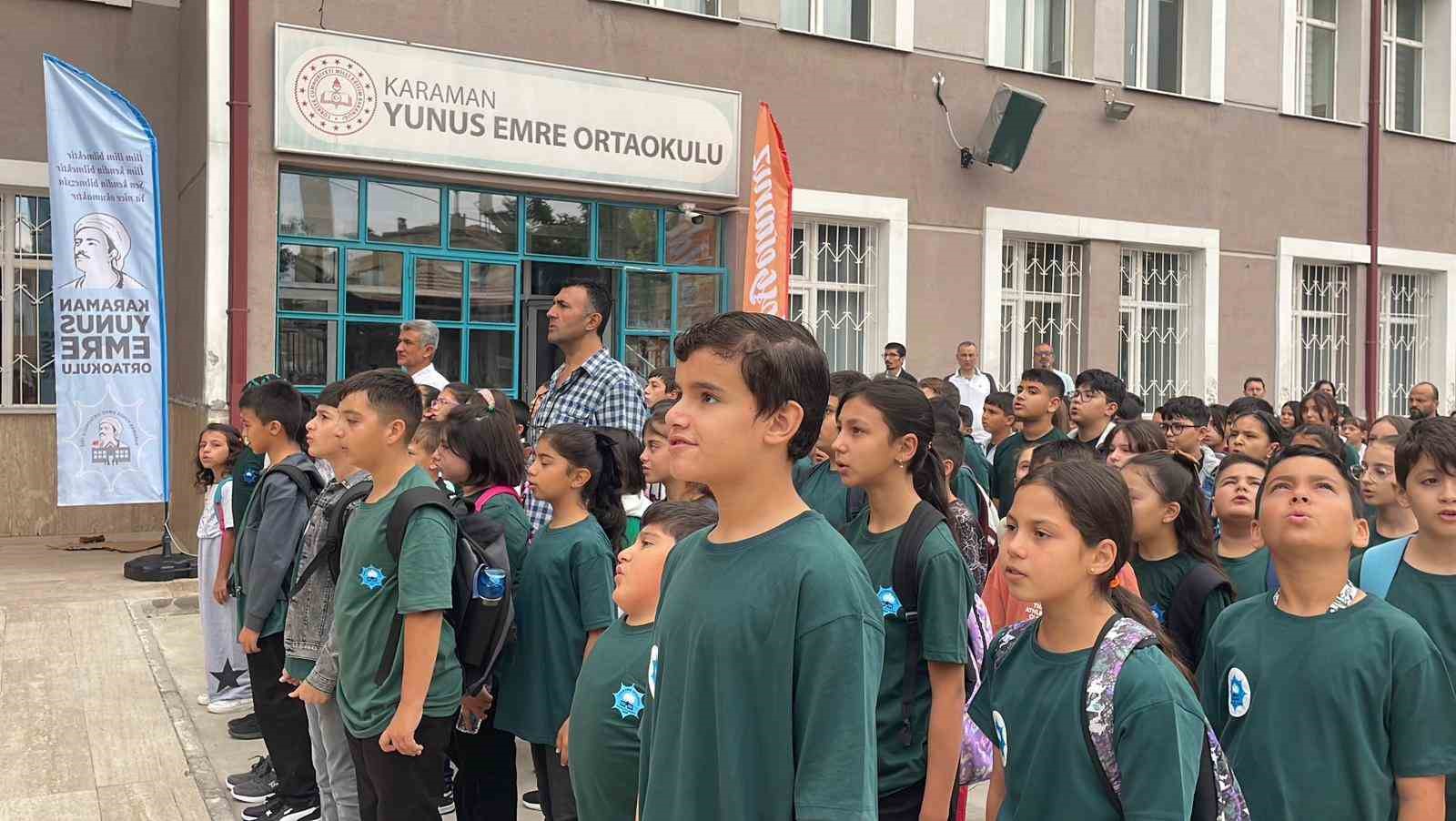 Karaman’da öğrenciler yeni eğitim öğretim yılına bando eşliğinde başladı 