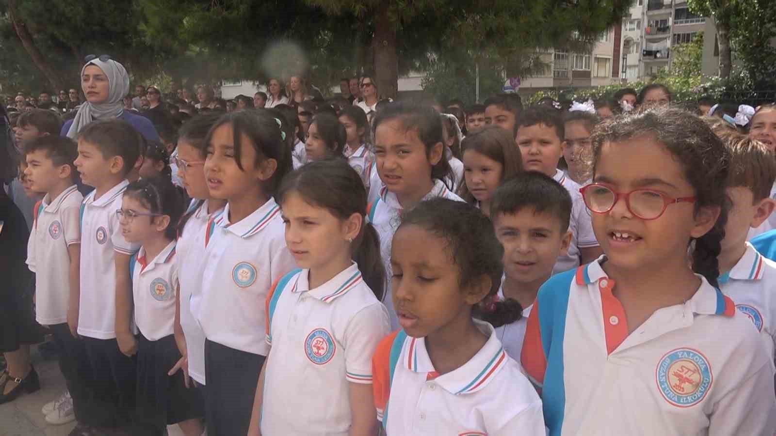 Yalova’da yeni eğitim yılının ilk ders zili törenle çaldı 