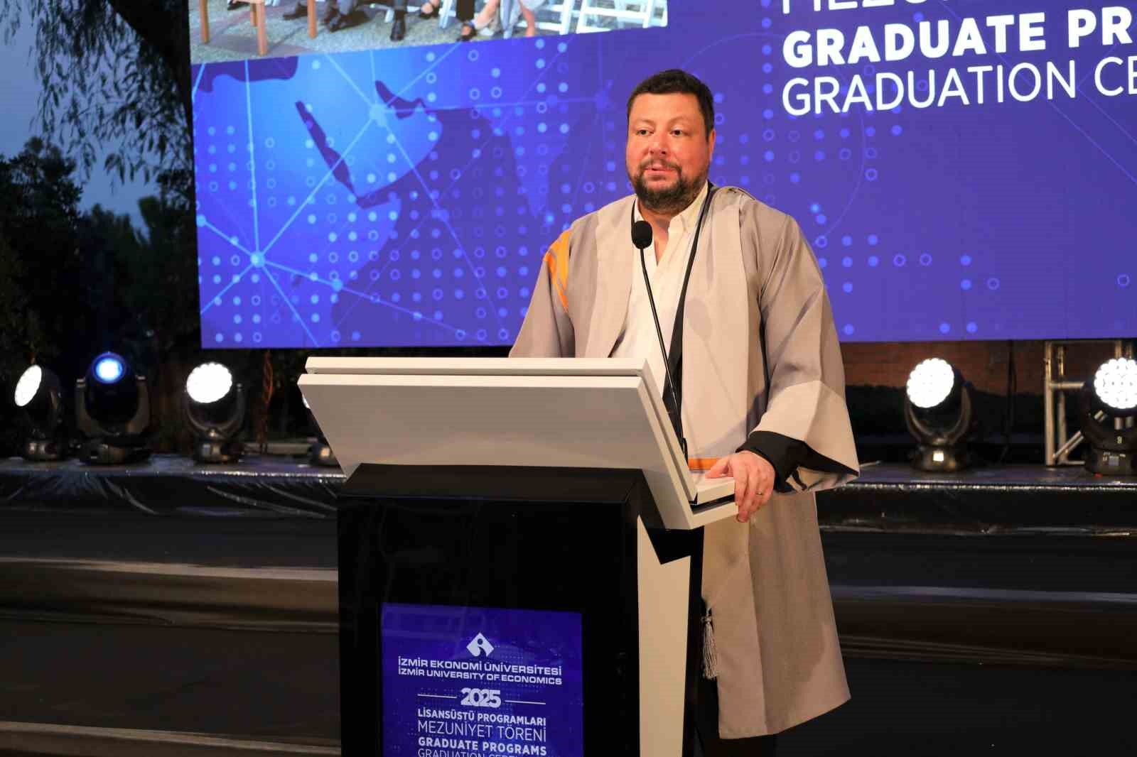 Geleceğin liderleri diplomalarını aldı 