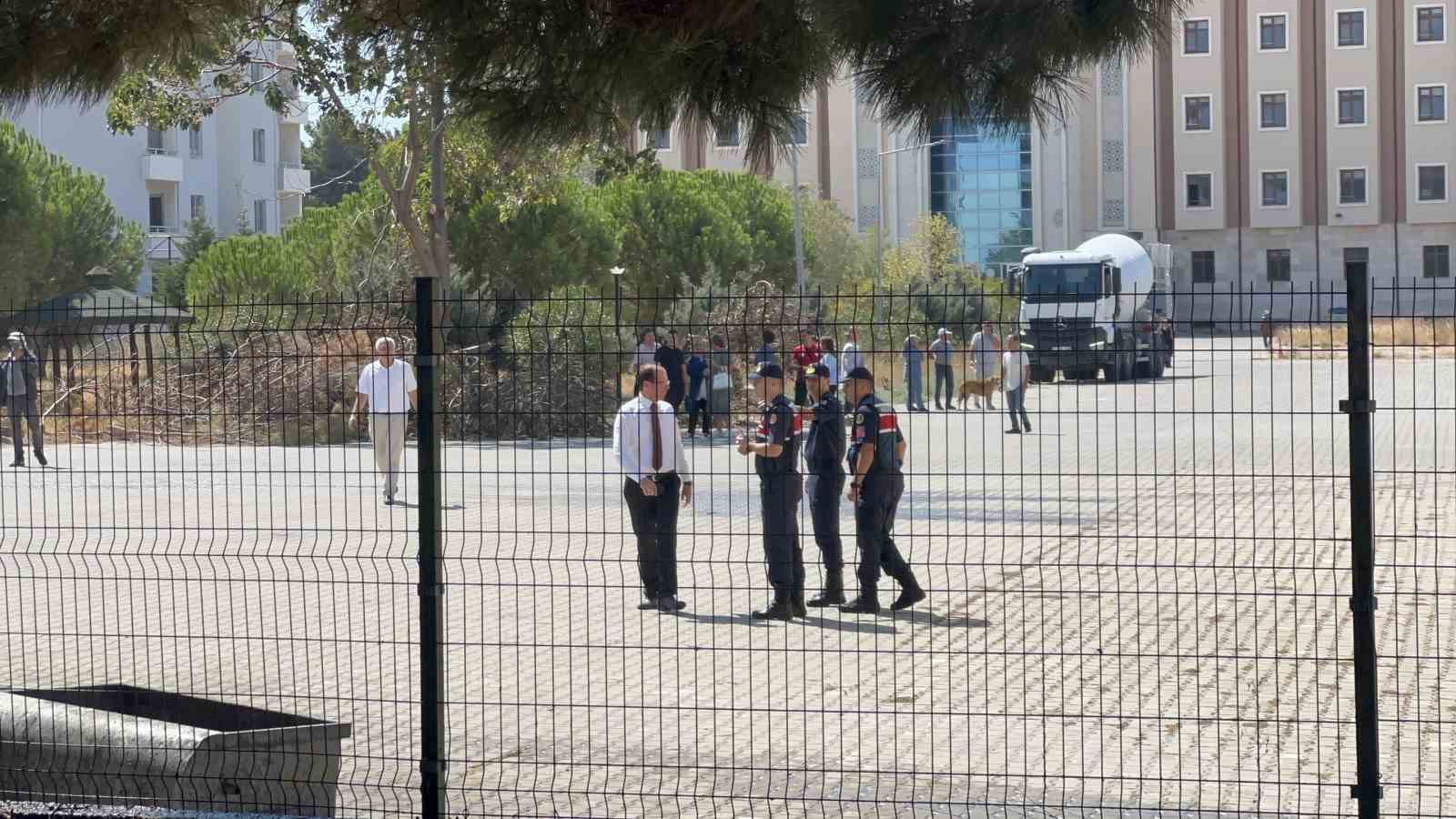 Çanakkale’de çıkan orman yangını kontrol altına alındı, okullar ve pansiyonlar ucuz kurtuldu 