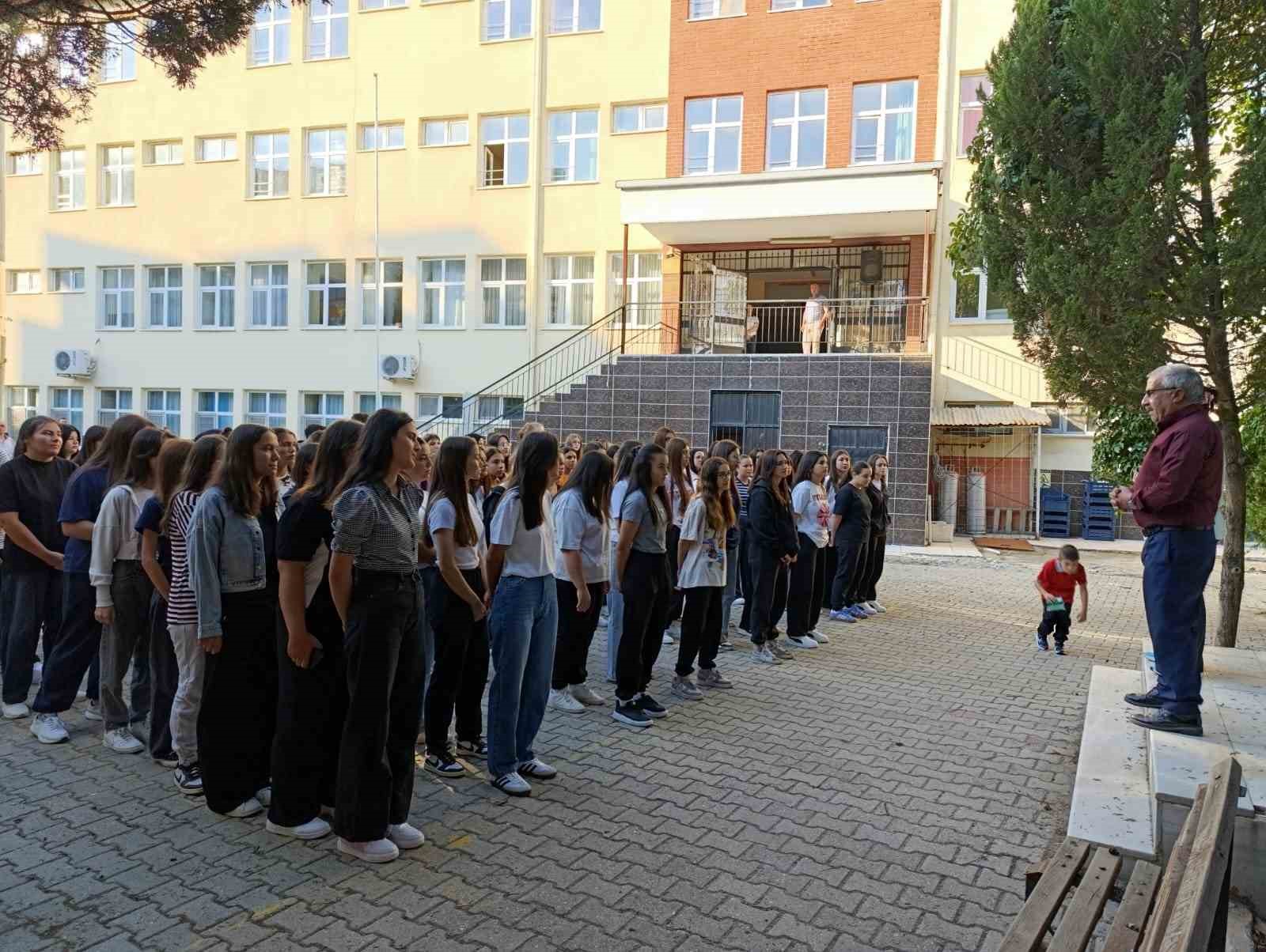 Selendi’de 2 bin 269 öğrenci ders başı yaptı 