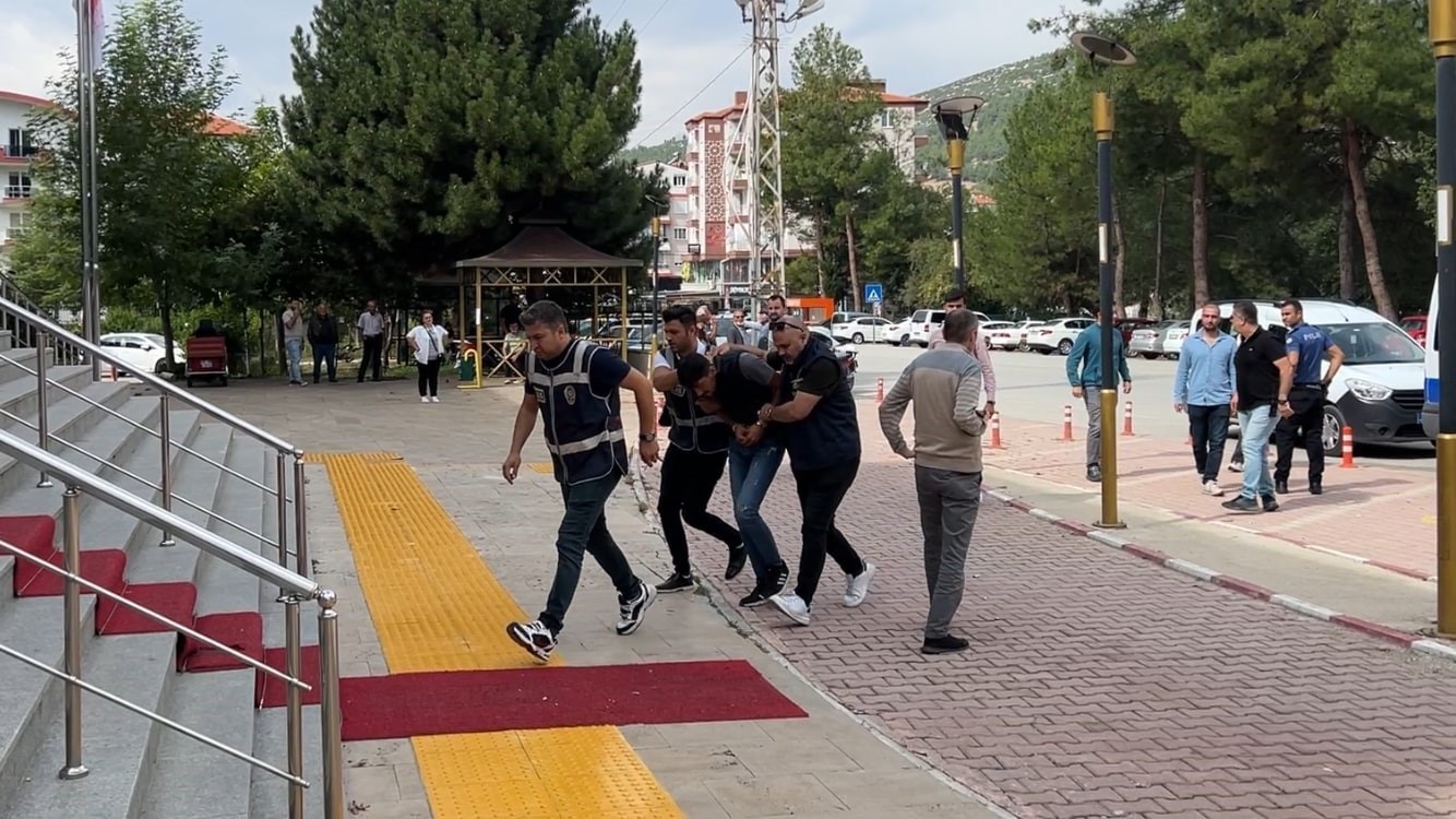 Burdur’da kuzenini öldüren sanık ile eşinin tutukluğuna devam etmesi kararlaştırıldı