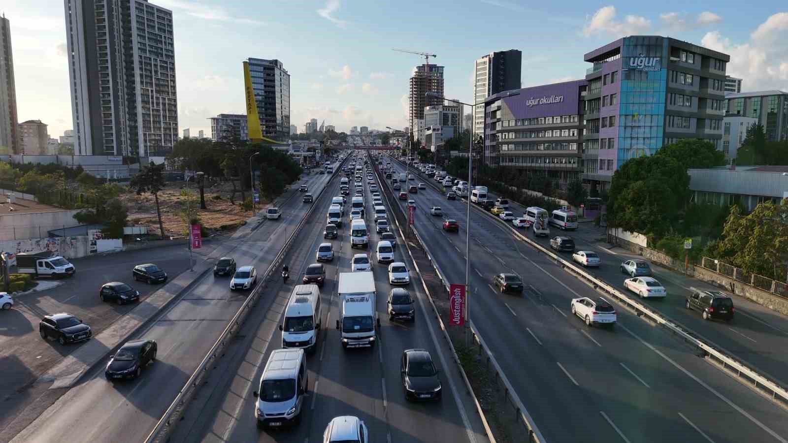 İstanbul’da iş çıkışı trafiği dron ile görüntülendi 