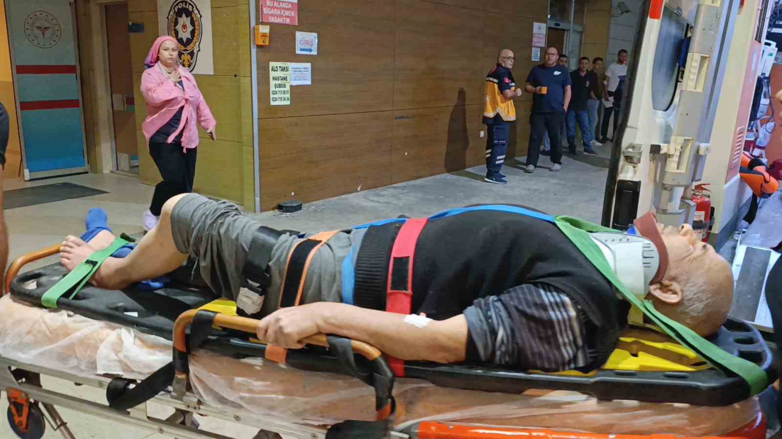 Bursa’da 2 otomobil kafa kafaya çarpıştı: 4 yaralı 
