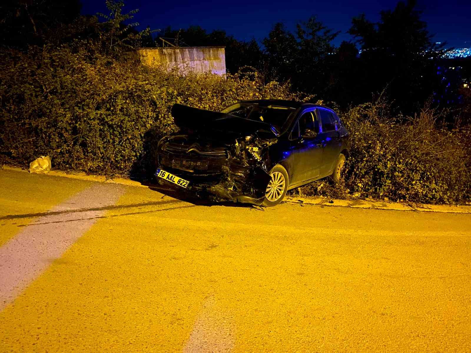 Bursa’da 2 otomobil kafa kafaya çarpıştı: 4 yaralı 