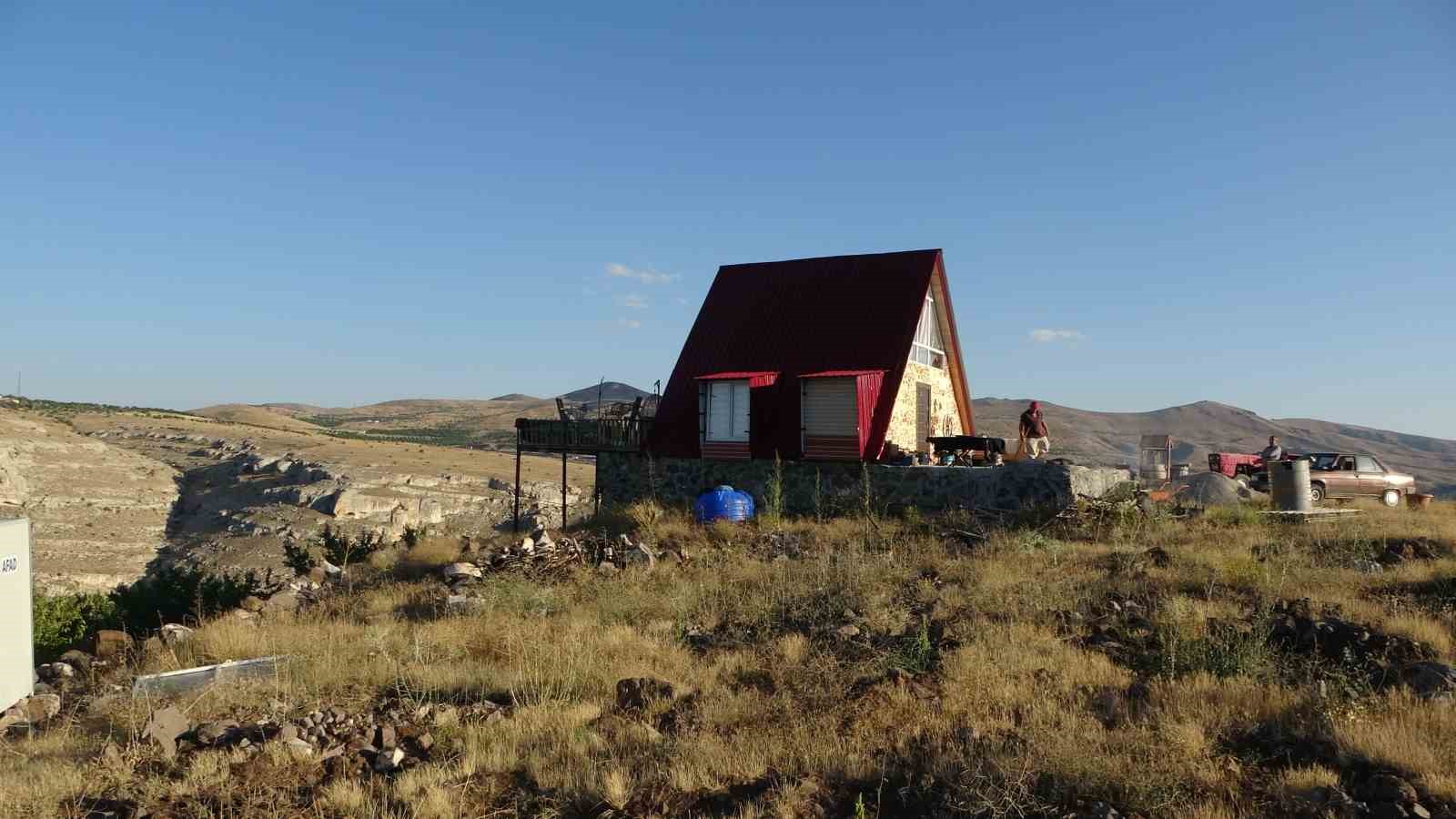 Malatya’da bin 600 rakımdaki bungalov evi görenler bir daha bakıyor 