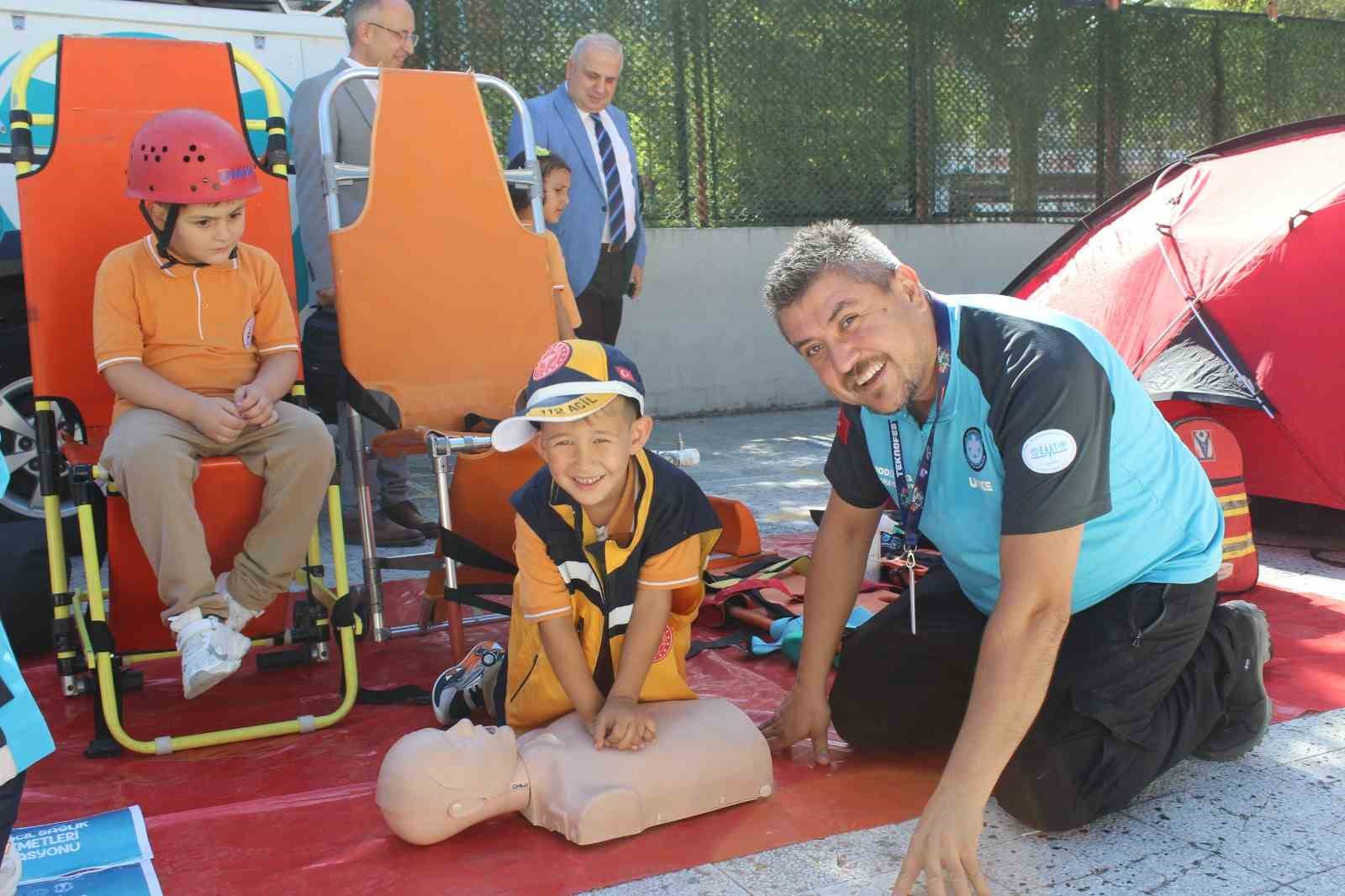 Minik öğrenciler sağlık elçisi oldu 