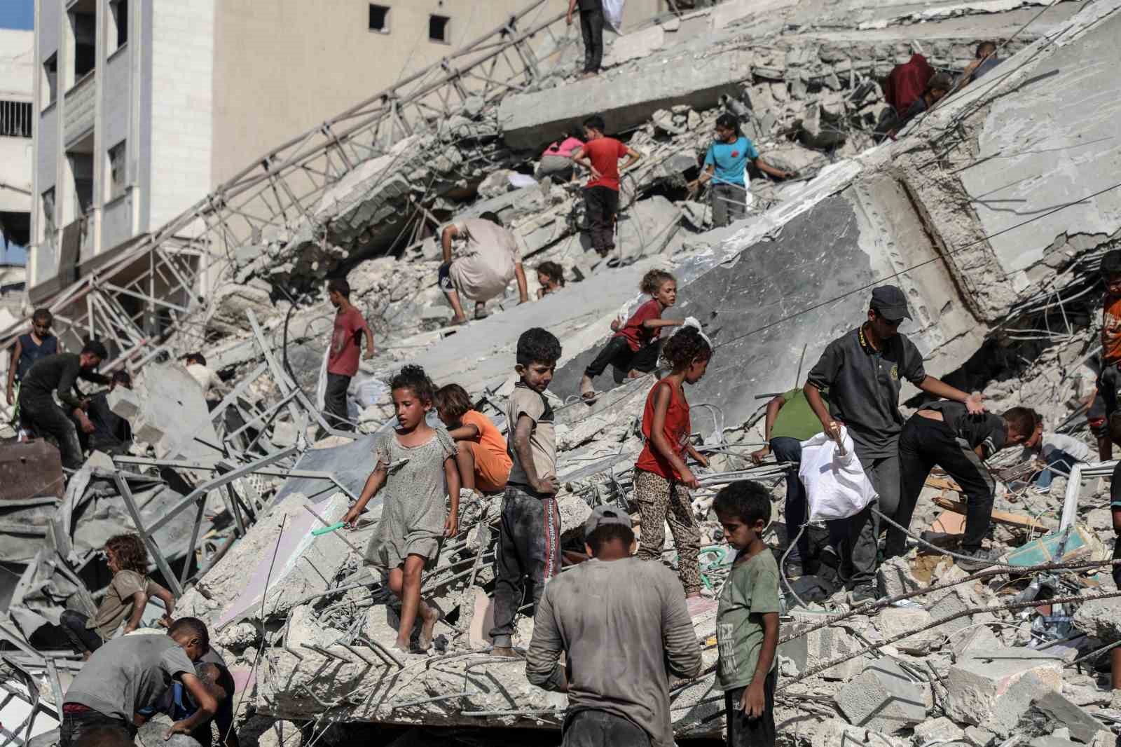 Gazze’de can kaybı 64 bin 605’e yükseldi