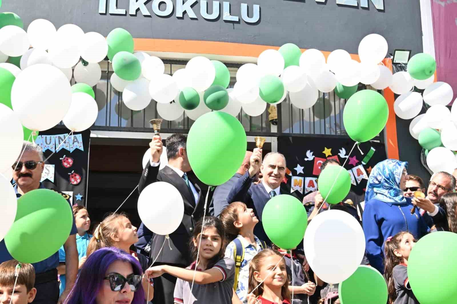 Manisa’da eğitim yılı fidan dikimiyle başladı 