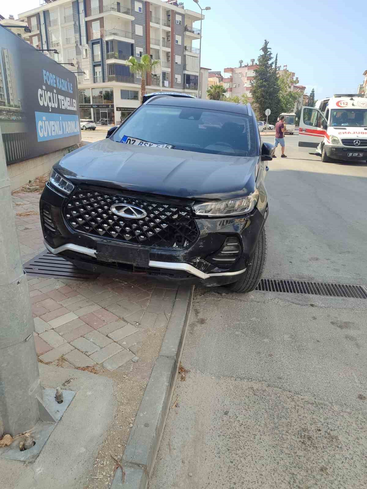 Manavgat’ta otomobiller çarpıştı: 1 yaralı 