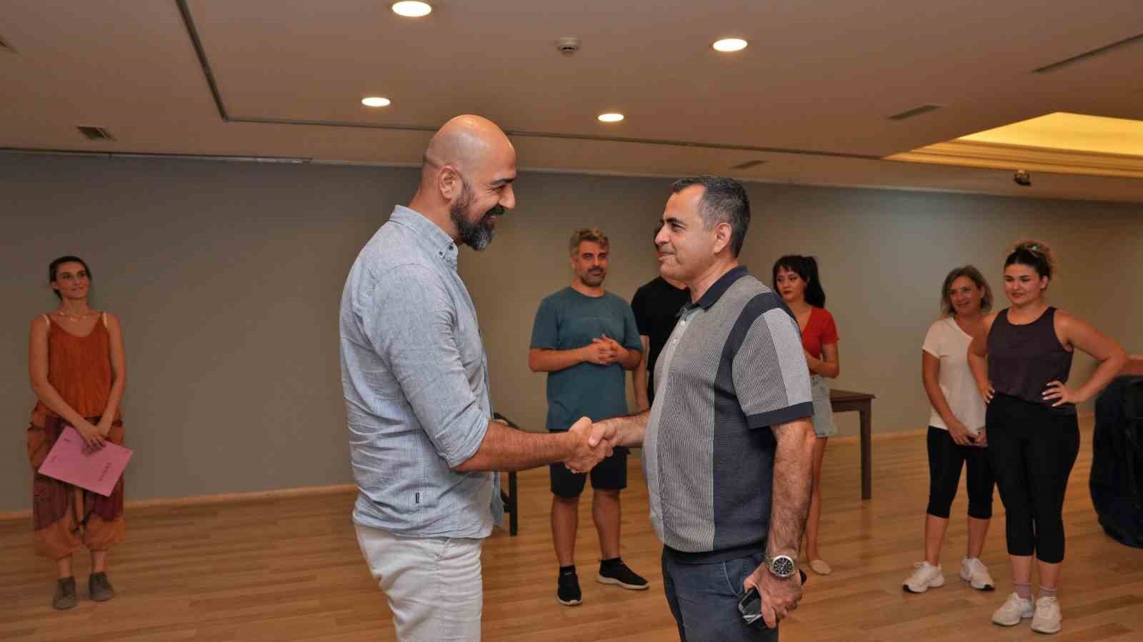 Alanya Belediye Tiyatrosu’ndan yeni sezonun ilk prömiyeri: 