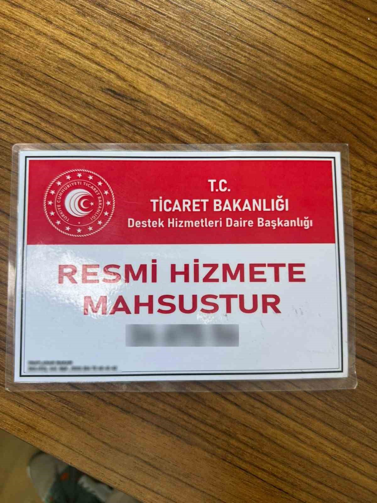 Mankene tahsis edilen araç ‘resmi hizmete mahsustur’ kartıyla trafiğe çıkmıştı, sürücüye ceza kesildi 