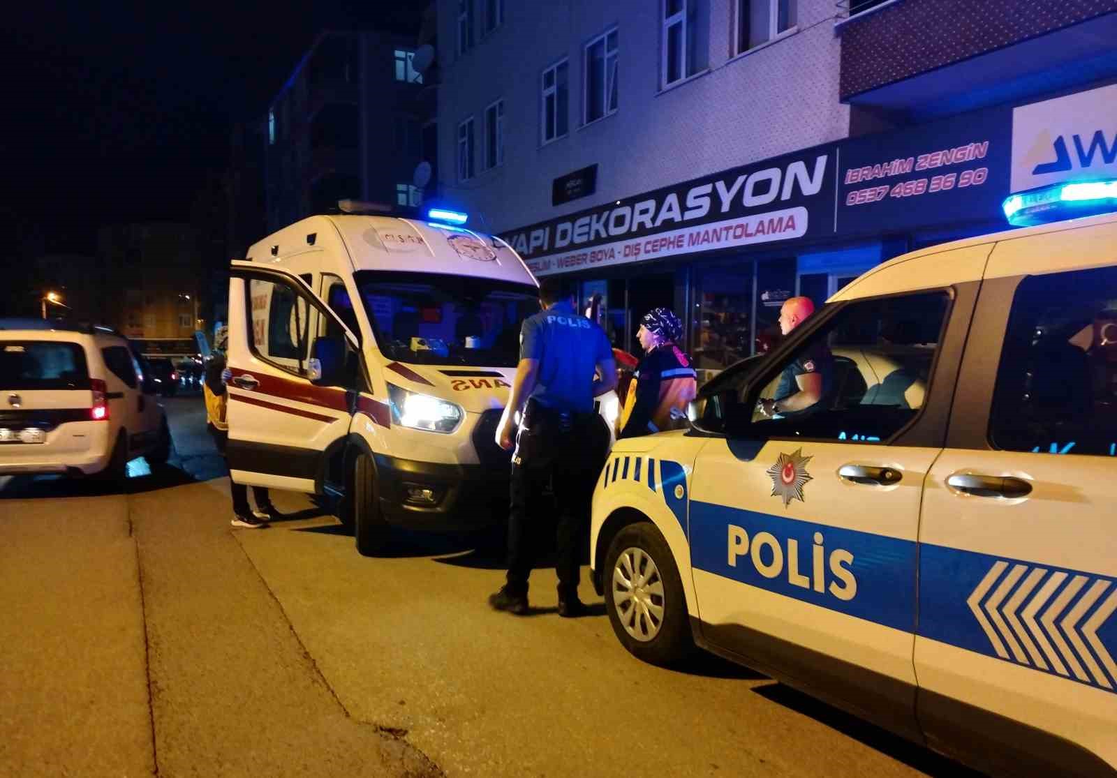 Bafra’da evinin kapısında bıçaklanan çocuk yaralandı 