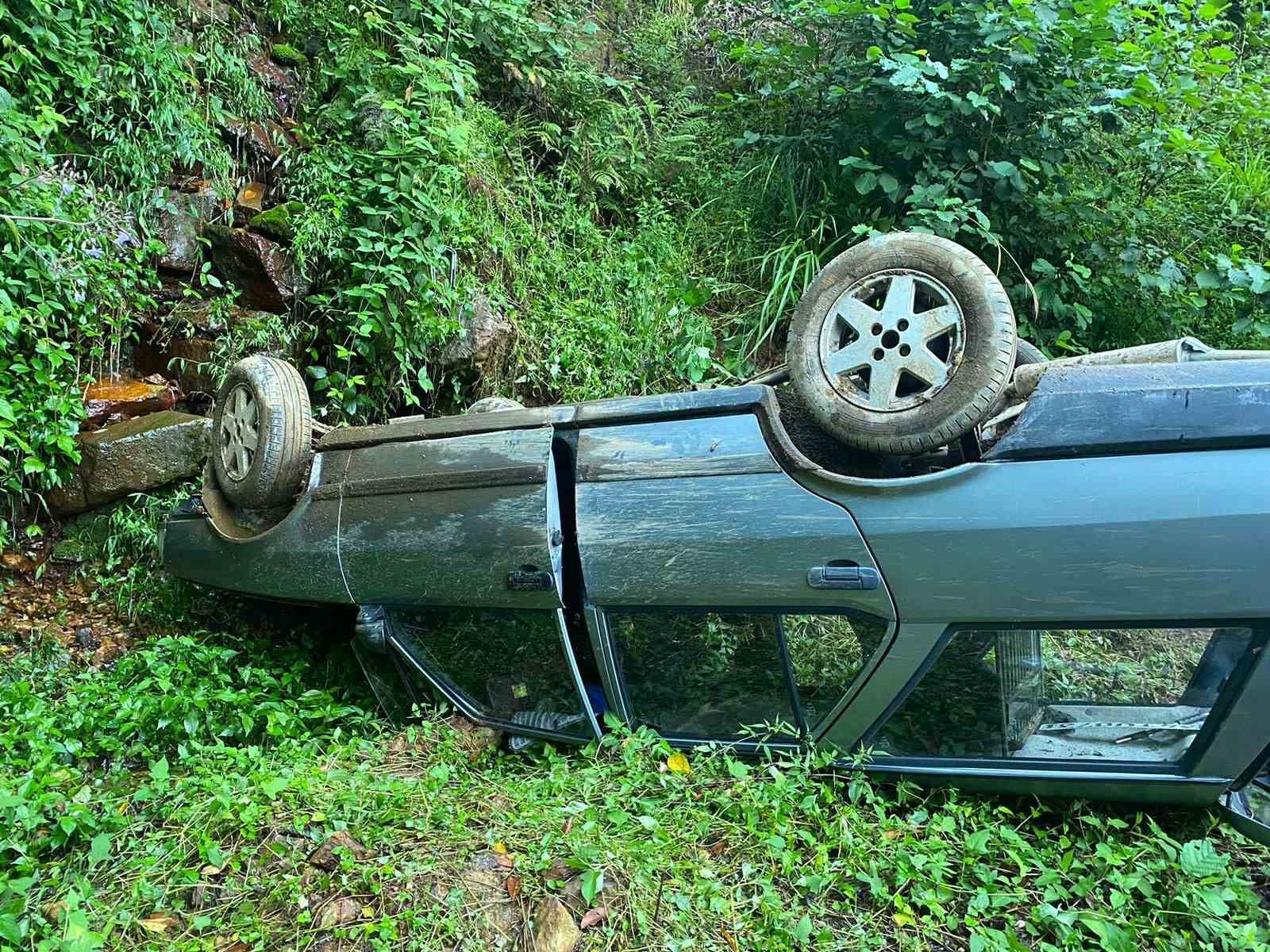Rize’de freni patlayan Tofaş takla attı: 3 yaralı 