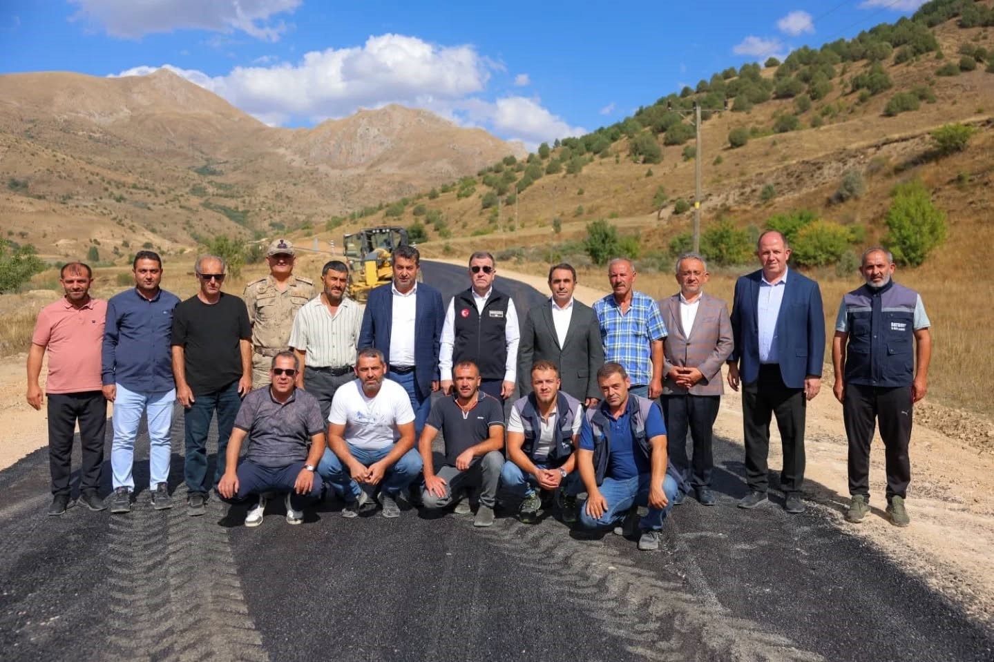 Vali Eldivan, köylerde yürütülen altyapı ve yol çalışmalarını inceledi 