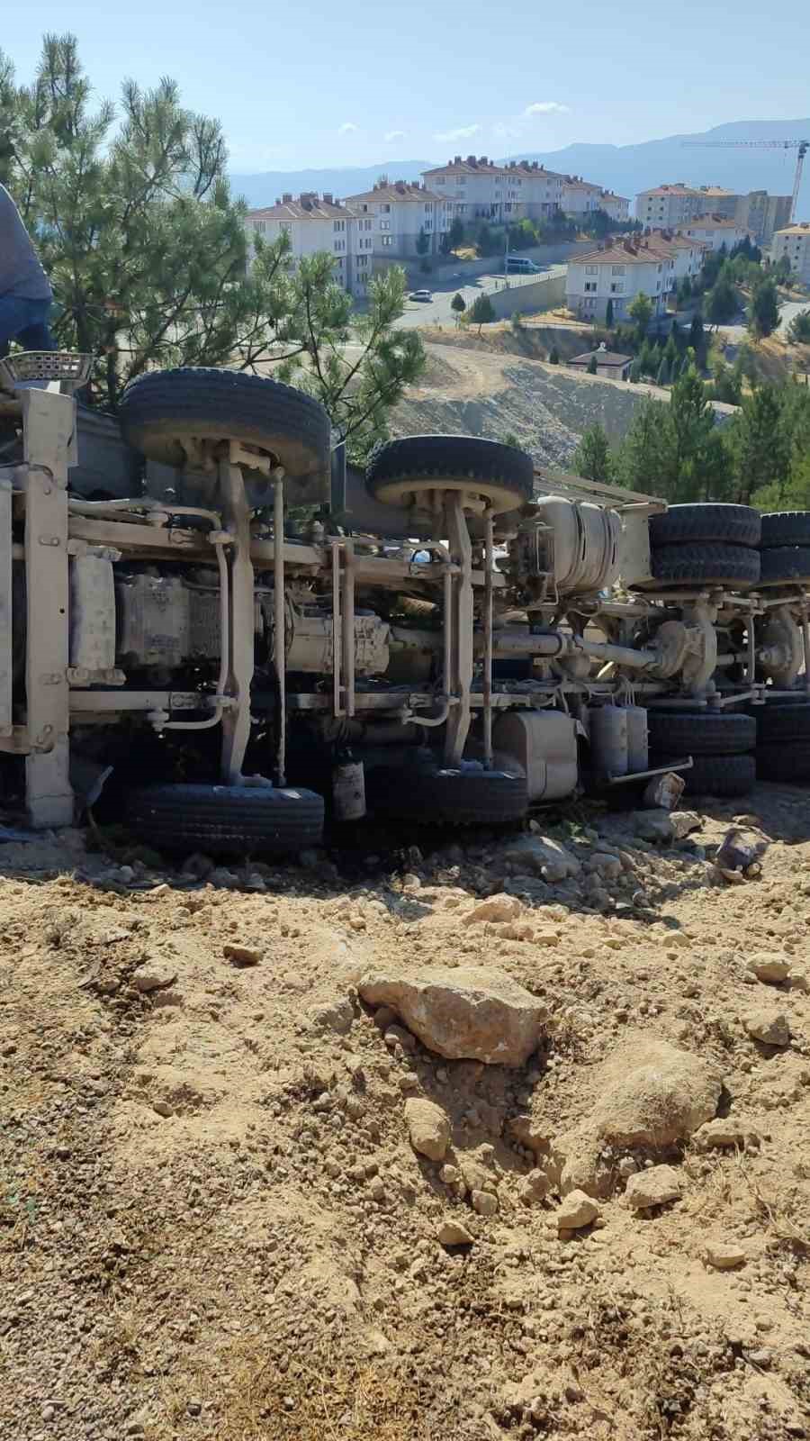 Karabük’te devrilen beton mikseri sürücüsü yaralandı 