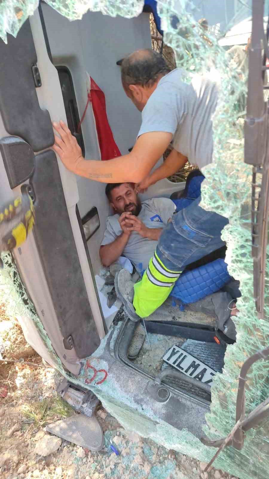 Karabük’te devrilen beton mikseri sürücüsü yaralandı 