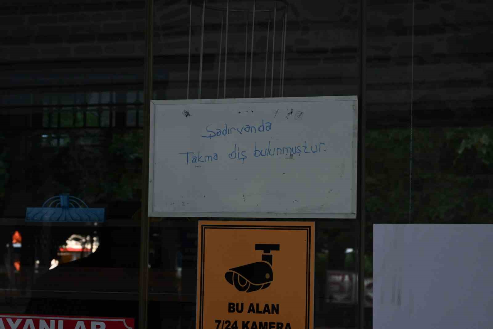 Camide unutulan dişlerin sahibi her yerde aranıyor 