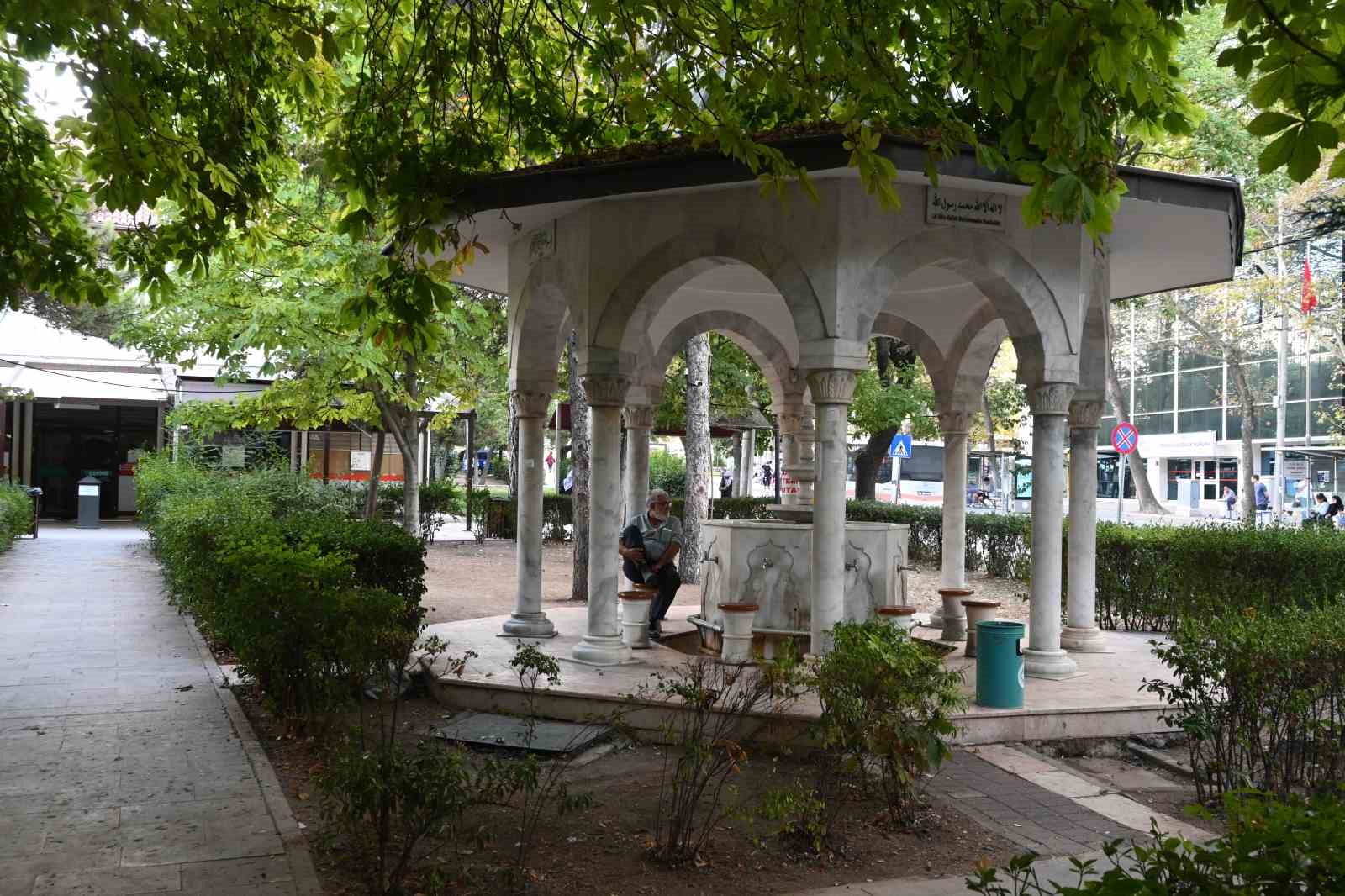 Camide unutulan dişlerin sahibi her yerde aranıyor 