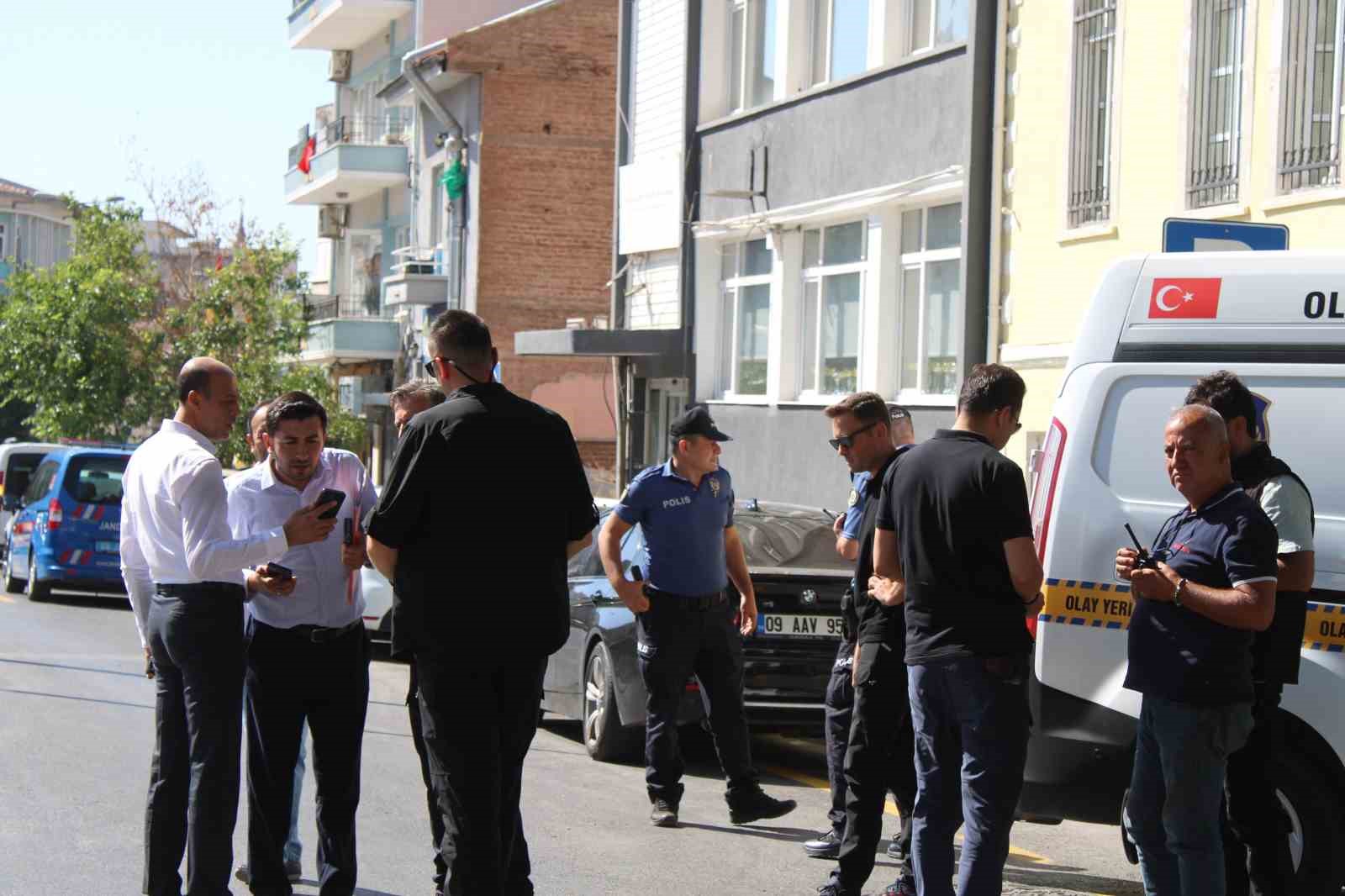 Adliye otoparkında şüpheli valiz paniği 