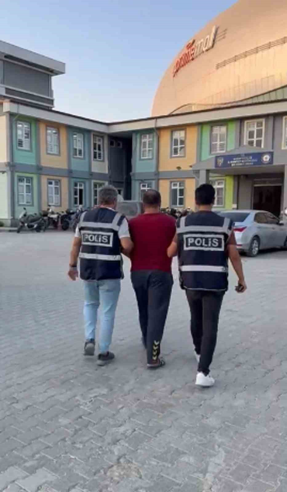 Hatay’da hapis cezası ile aranan 2 kişi yakalandı 
