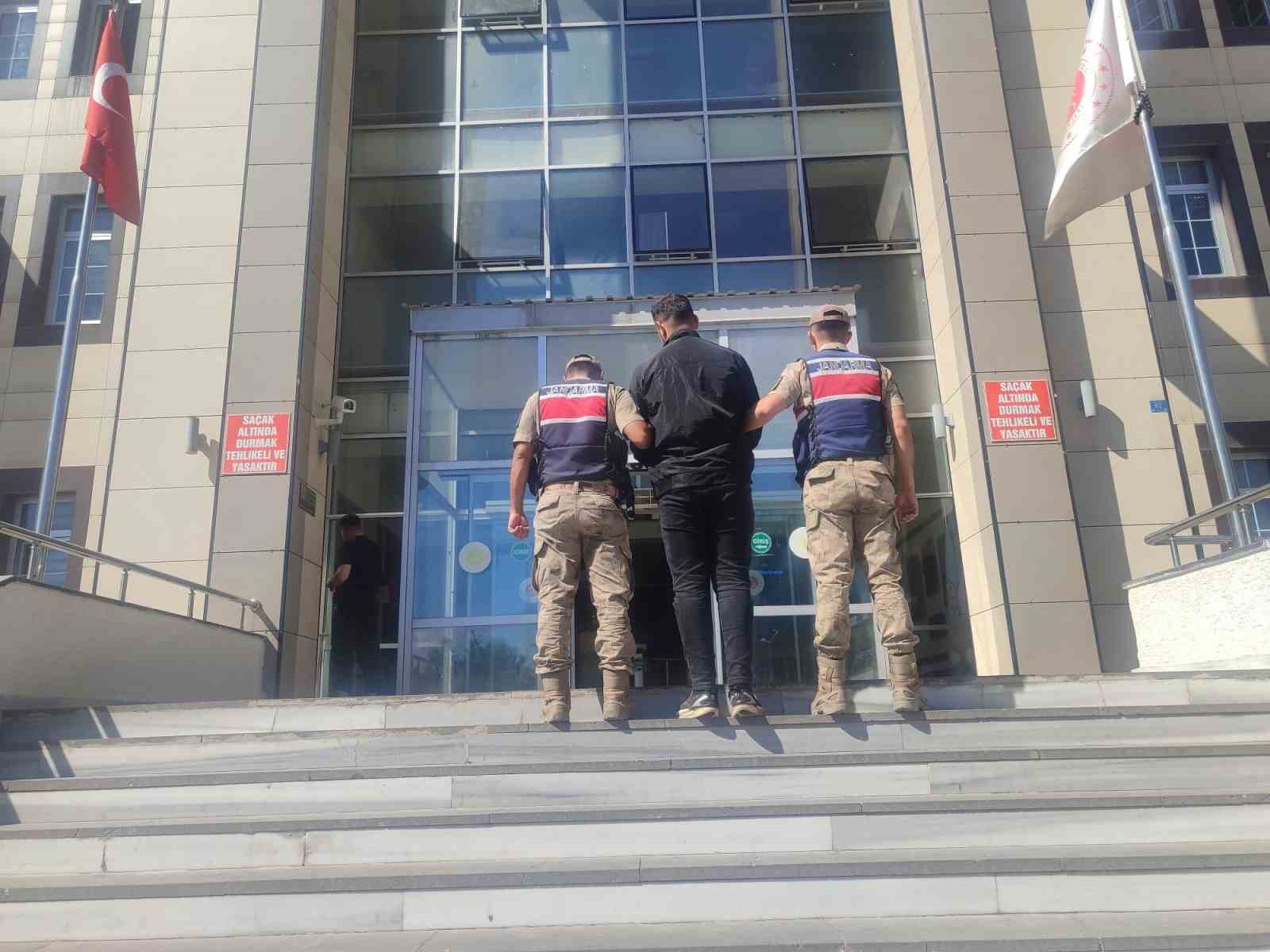 Tatvan’da 4 düzensiz göçmen yakalandı 