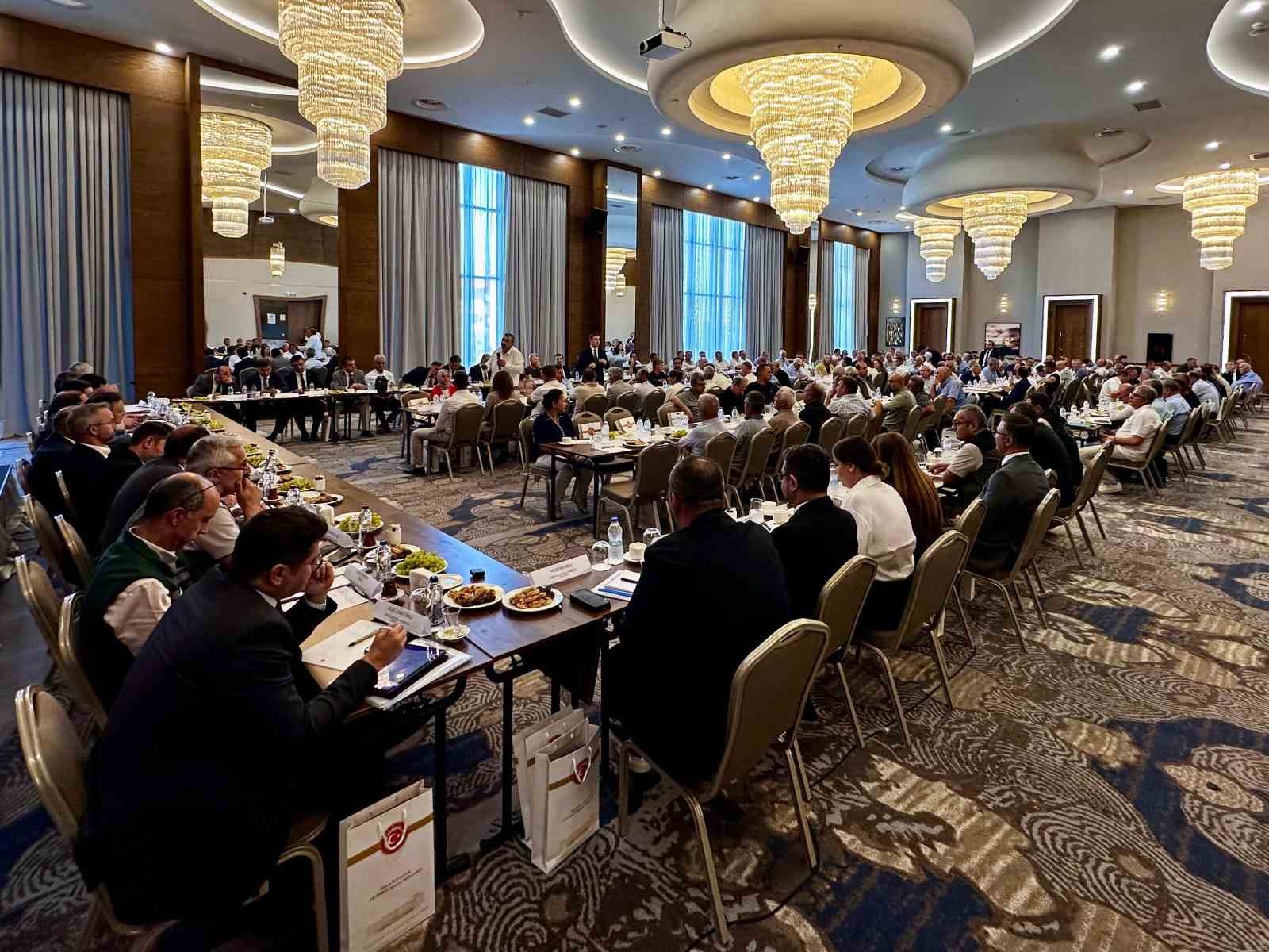 Baybatur, kamu kurumlarının il müdürleri ile muhtarları buluşturdu 