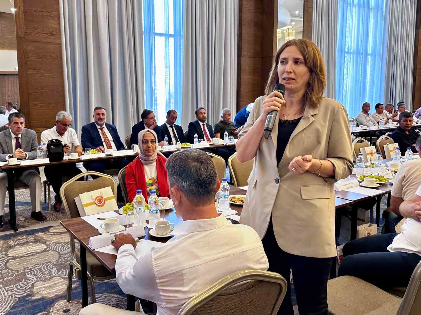 Baybatur, kamu kurumlarının il müdürleri ile muhtarları buluşturdu 