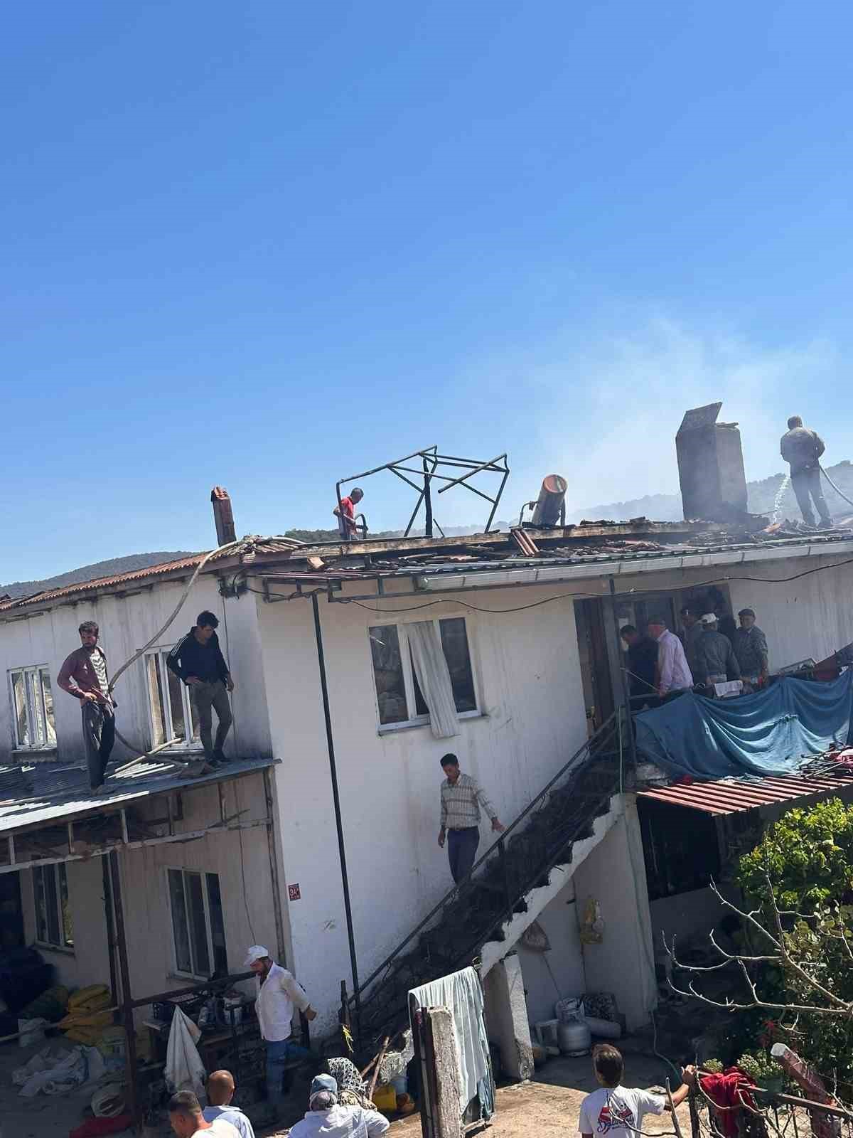 Sındırgı’da ev yangını korkuttu 