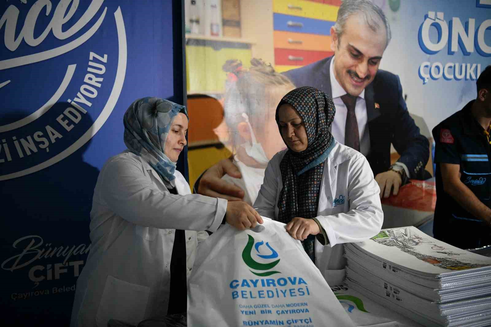 Çayırova’da ihtiyaç sahibi öğrencilere kırtasiye desteği 