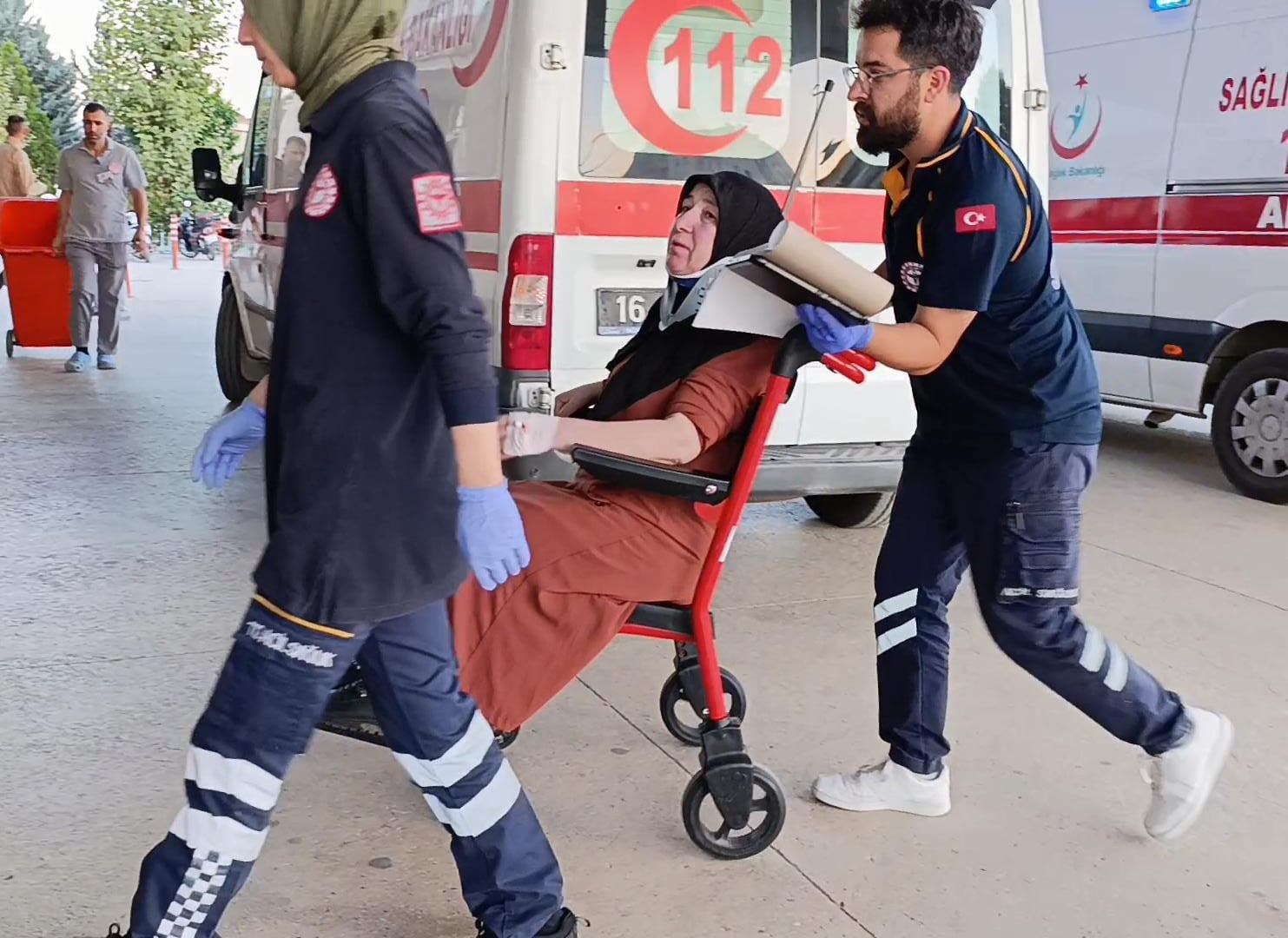 Bursa’da işci servisi ile yolcu minibüsü çarpıştı: 4 yaralı 