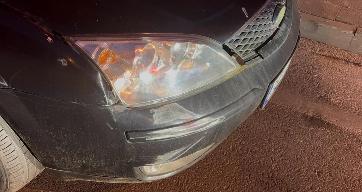 Alkollü sürücü ters yönden ilerleyerek, servis aracına çarptı 