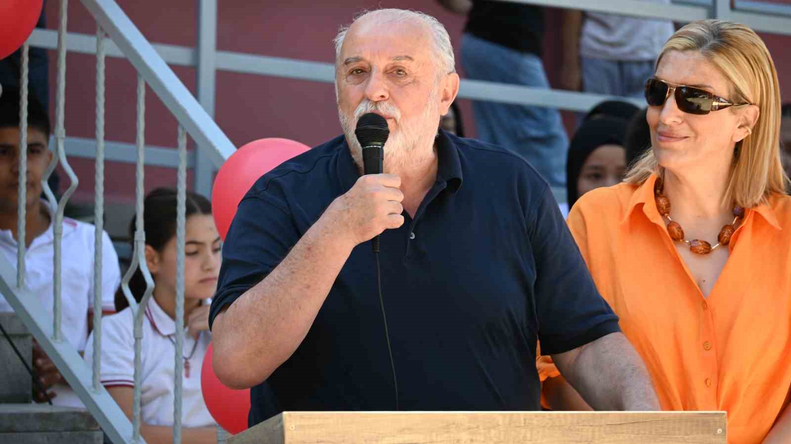 İş adamından Ali Fuat Cebesoy Ortaokulu’na cömert bağış 
