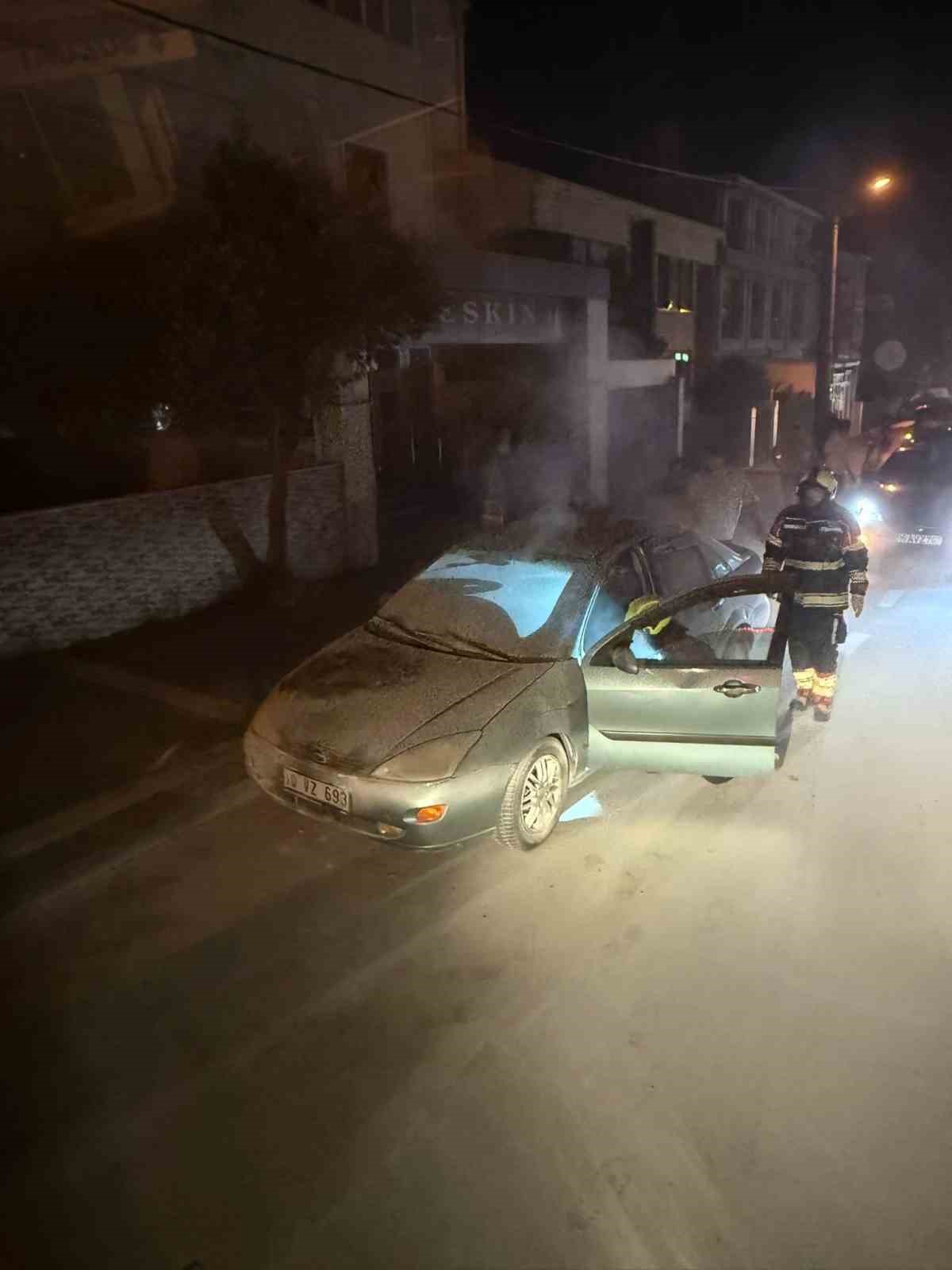 Bandırma’da araç yangını söndürüldü 