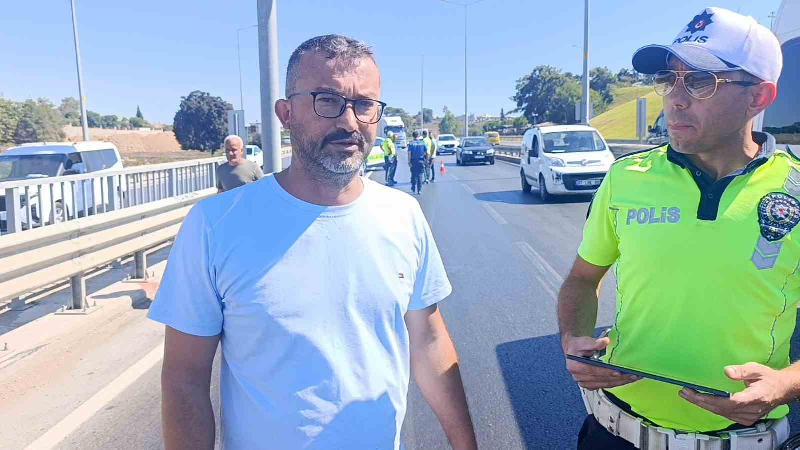 Bariyerlere çarpıp kaza yapan sürücü kazayı burnu kanamadan atlattı 