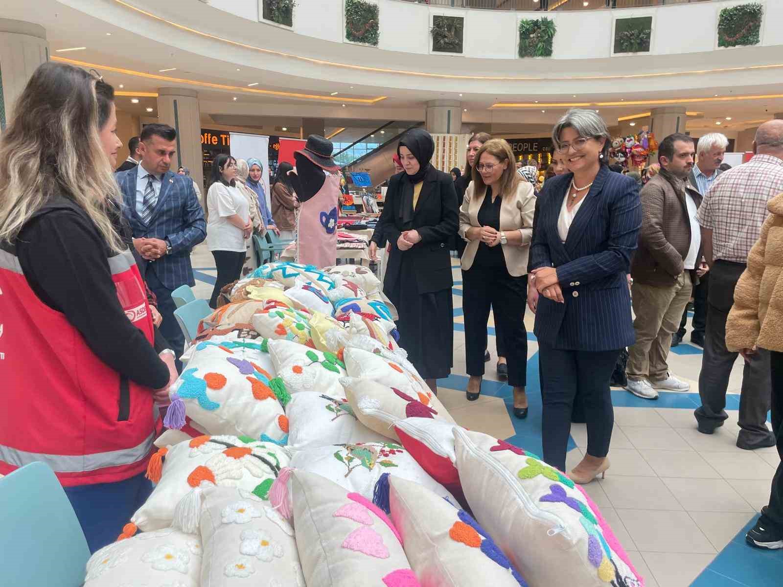 Tatlı keşifler projesi ile çocukların hayalleri sergiye dönüştü 