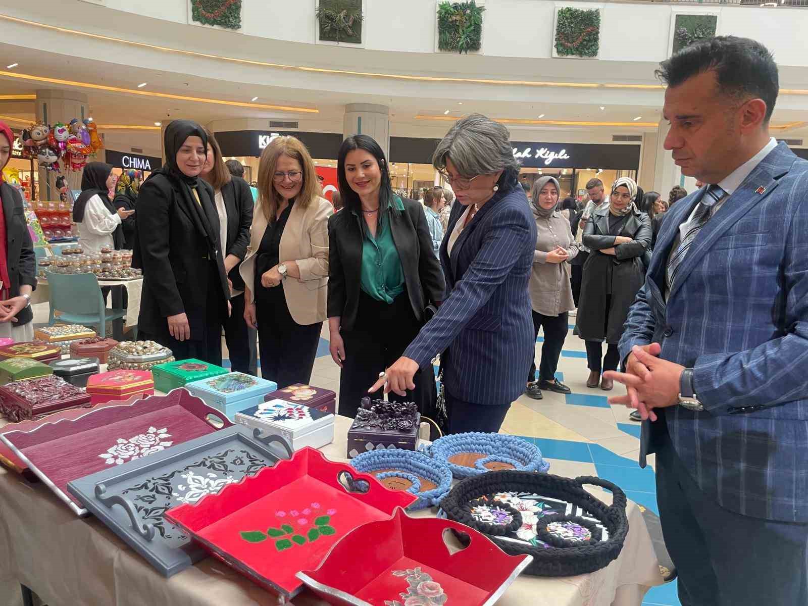 Tatlı keşifler projesi ile çocukların hayalleri sergiye dönüştü 