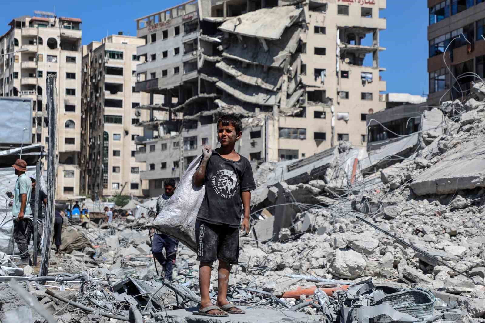 Gazze’de can kaybı 64 bin 718’e yükseldi