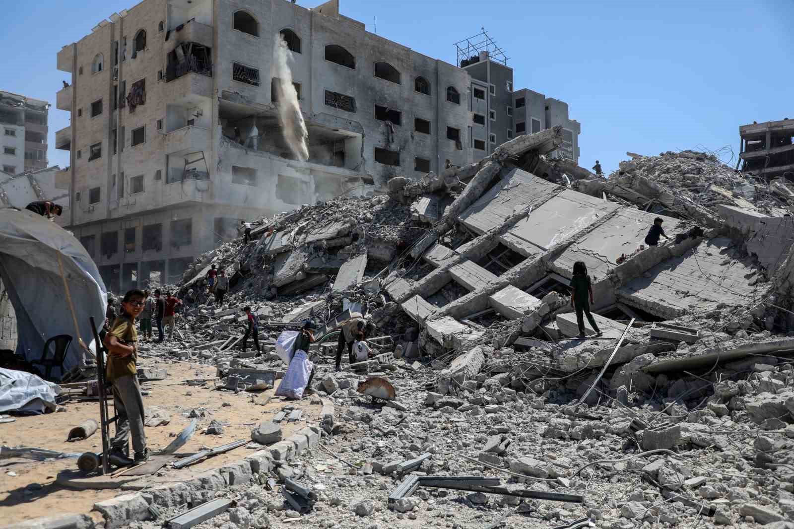 Gazze’de can kaybı 64 bin 718’e yükseldi 