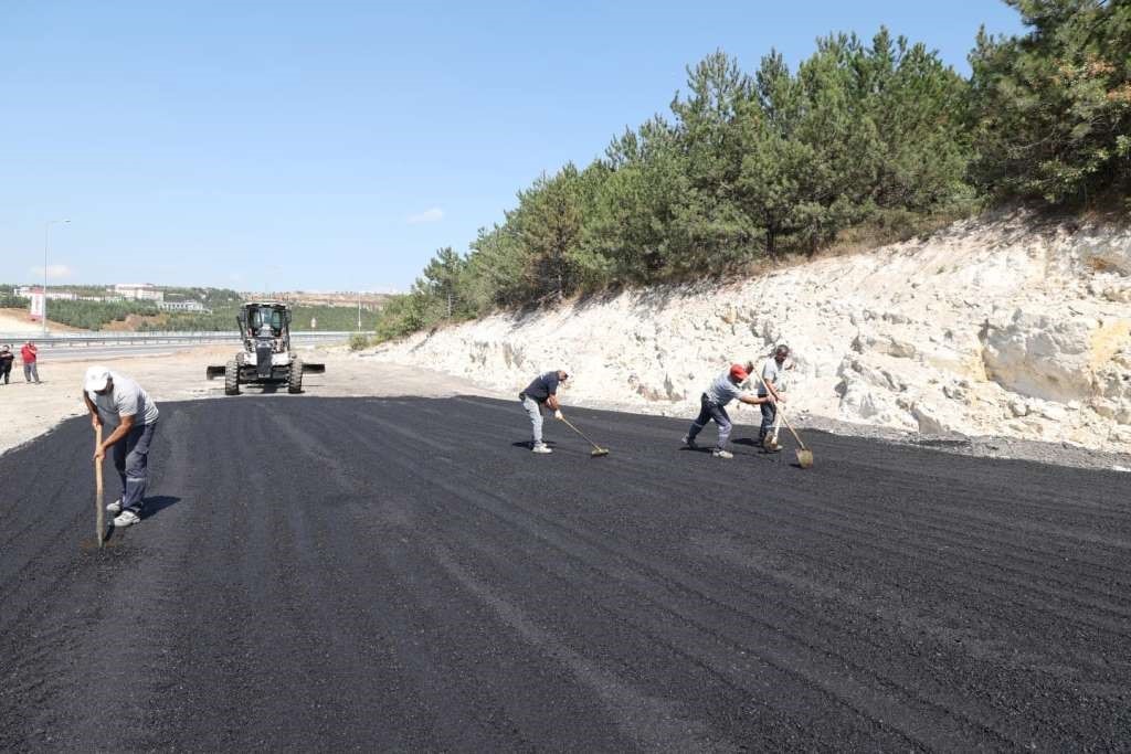 Dilovası’nda hastane otoparkı genişletiliyor, tarihi sokaklar yenileniyor 