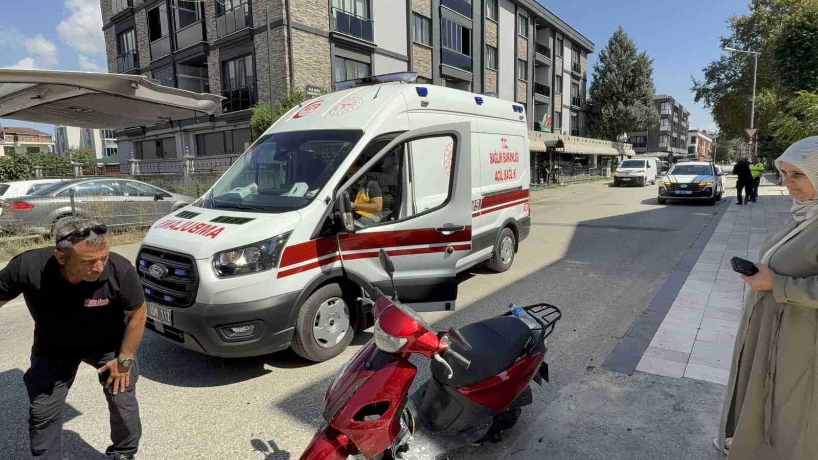 Hafif ticari araç ile çarpışan motosikletin sürücüsü yaralandı 