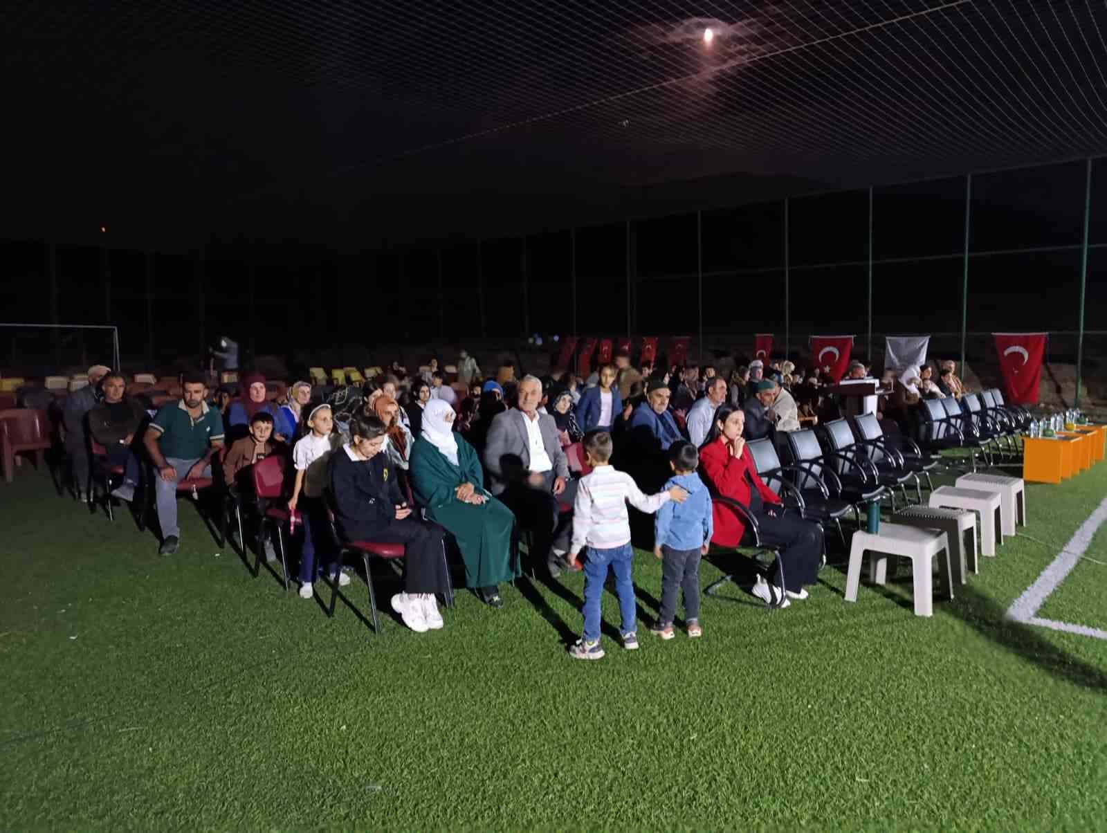 Tendürek Dağı eteklerinde sinema keyfi 