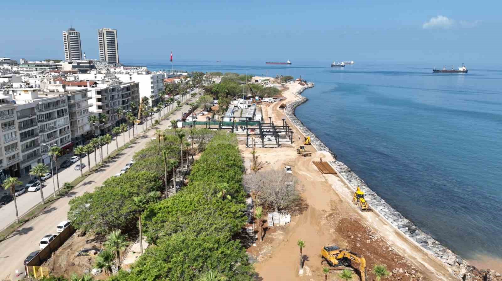 Depremle birlikte 80 santimetre kaymanın yaşandığı İskenderun sahili yeniden hayat buluyor 