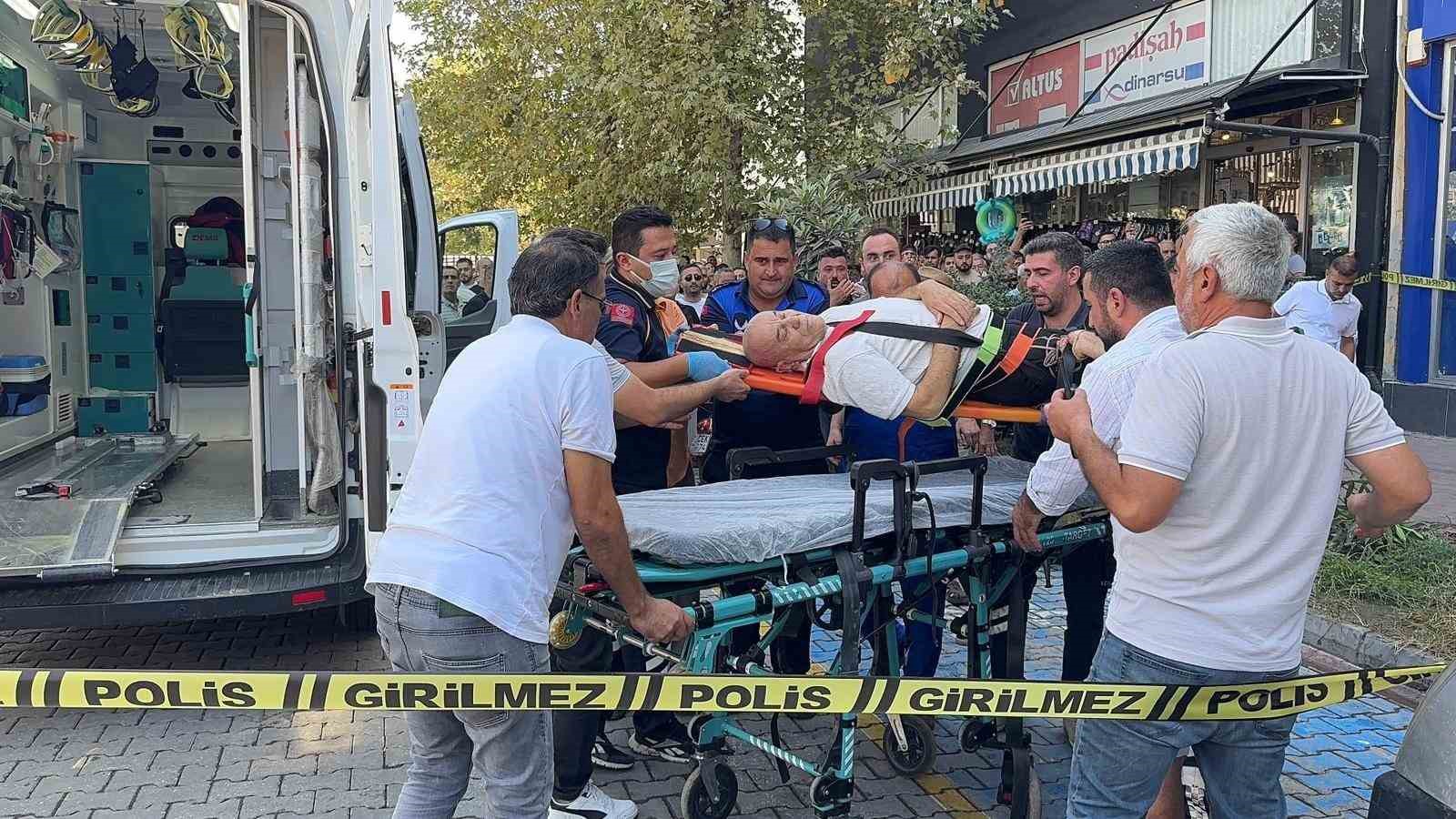 Ailesiyle yolda yürüyen adamı bacaklarından vuran şüpheli adliyeye sevk edildi 