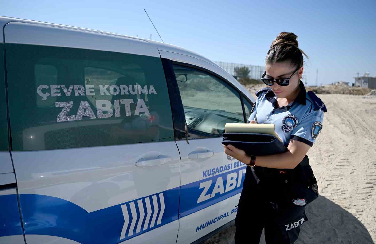 Kuşadası’nda kaçak moloz döken kamyon sürücüsü suçüstü yakalandı 