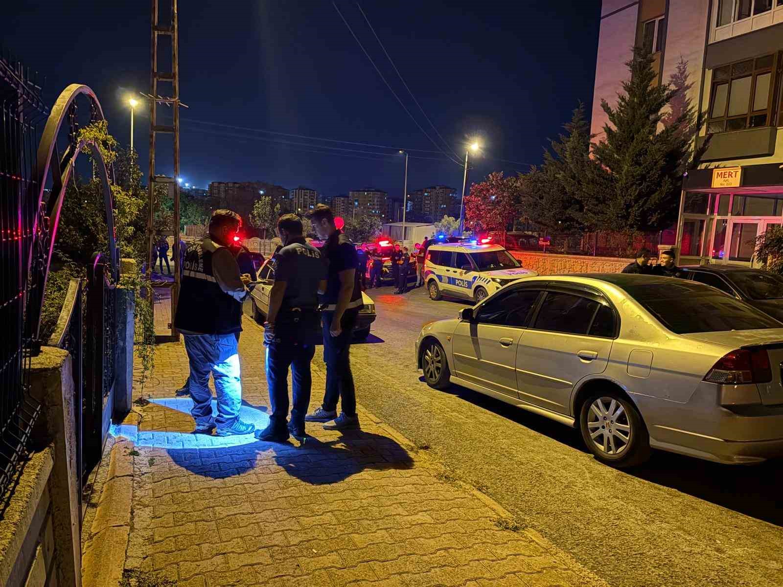 Tartıştıkları şahsın babasını bıçakladılar: 1’i ağır 2 yaralı 