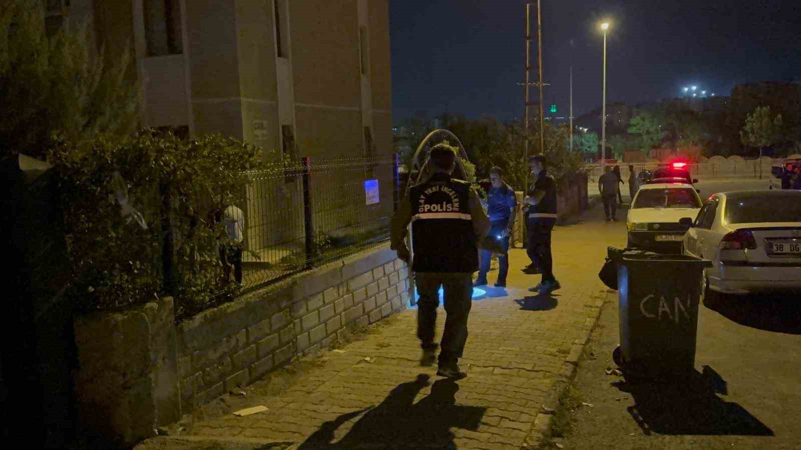Tartıştıkları şahsın babasını bıçakladılar: 1’i ağır 2 yaralı 