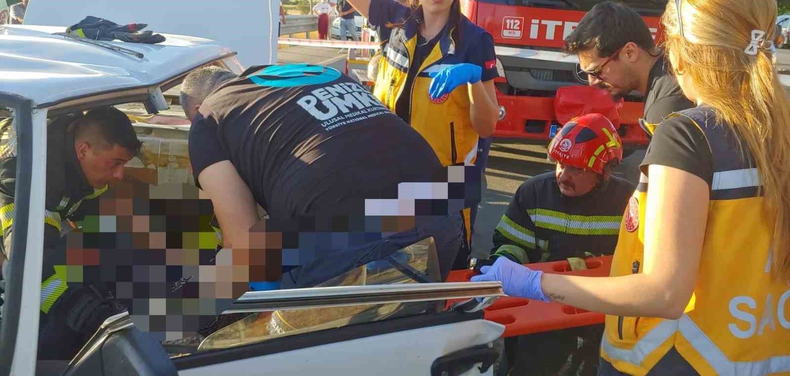 Kazazedelere yardım etmek isterken kazaya neden oldu 