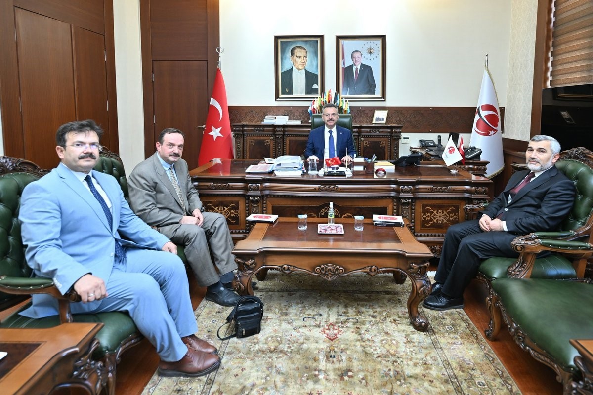 Eskişehir Valisi Hüseyin Aksoy, müftülük heyetini makamında kabul etti 