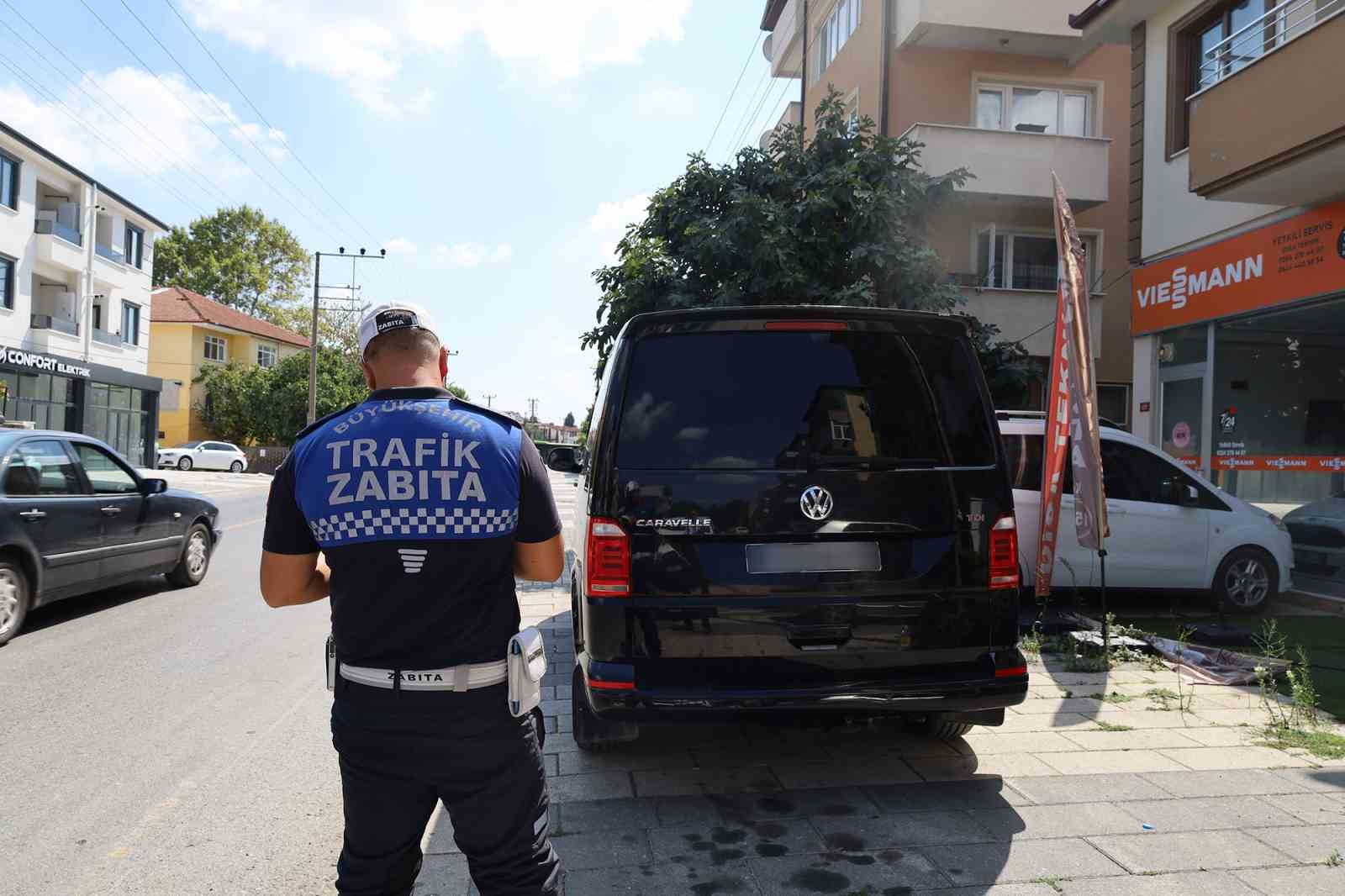 Büyükşehir zabıtası tek tek uyardı 